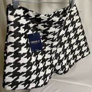 Brand new, never worn Houndstooth shorts